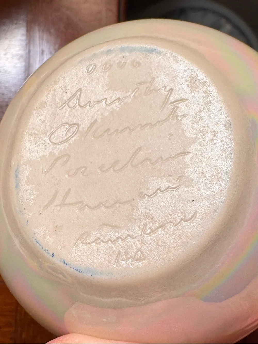 Dorothy okumoto porcelain Hawaii vase, like new, 6 inches